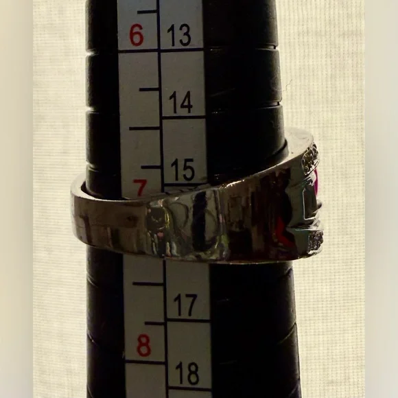 Ring - sz 7.25 - pink crystal stone w/rows of clear crystals - silver tone New - Picture 9 of 10